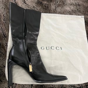 Square toe Gucci boots. Vintage in great condition. Comes with dust bag.